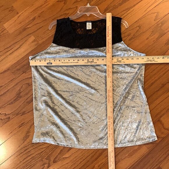 Expresso Size 2X Sleeveless top with velvet look.  Black & gray/silver - Picture 5 of 5